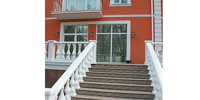 Балюстрада коттеджа с полиуретановым декором