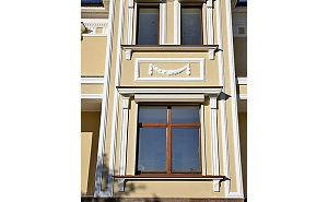 Декоративные элементы из полиуретана на фасаде особняка