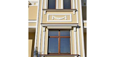 Декоративные элементы из полиуретана на фасаде особняка